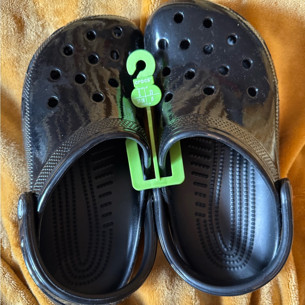 Brand new patent leather look Croc size 6